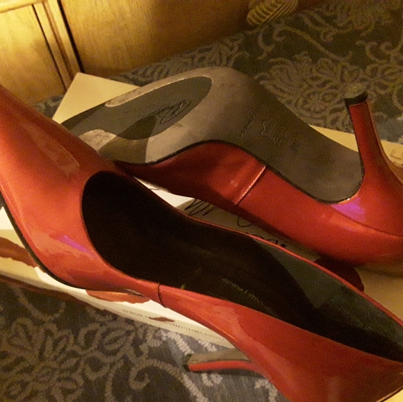 Red Pumps - Picture 5 of 5